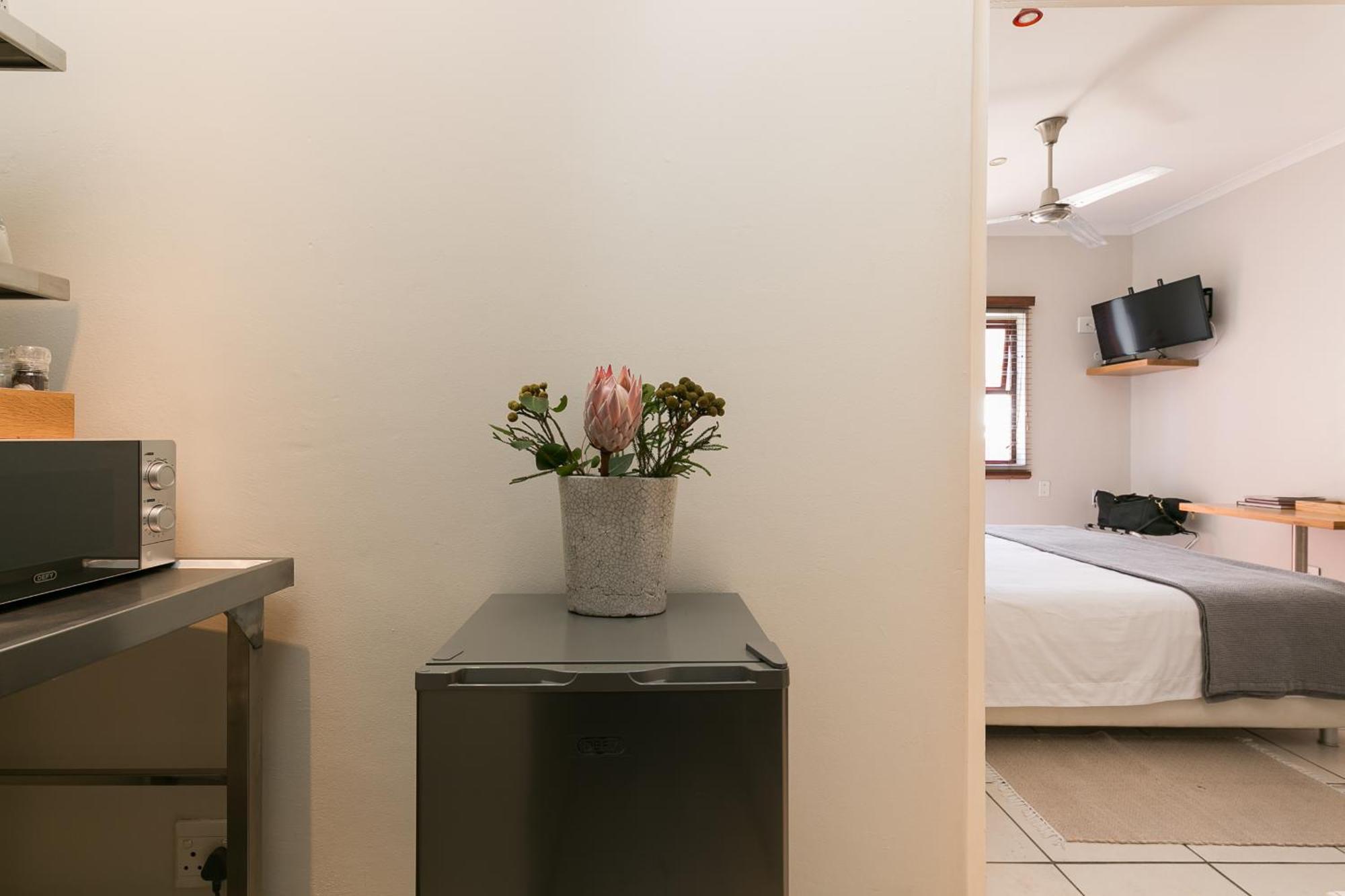 Camps Bay Village - Studios And Apartments เคปทาวน์ ภายนอก รูปภาพ
